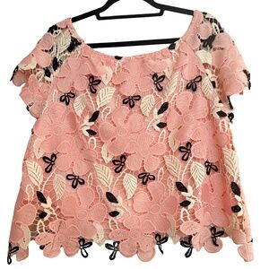 #A005   BB Dakota Pink Floral Lace Embroidered Blouse  Size M Pre-Owned